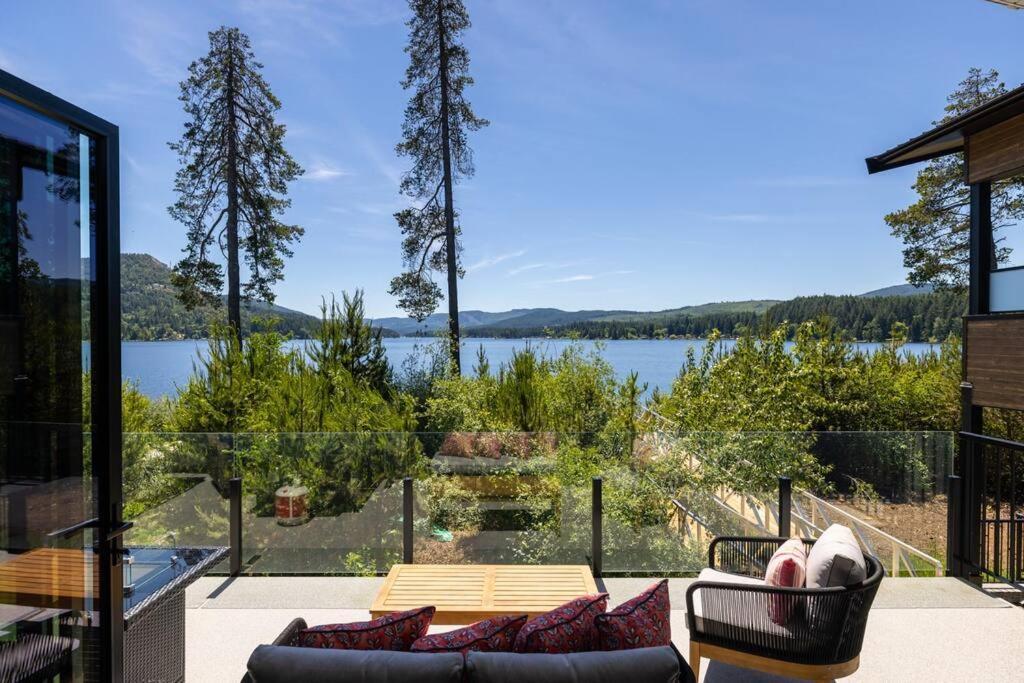 Kelly'S Sunset Lake Retreat Shawnigan Lake Exterior photo